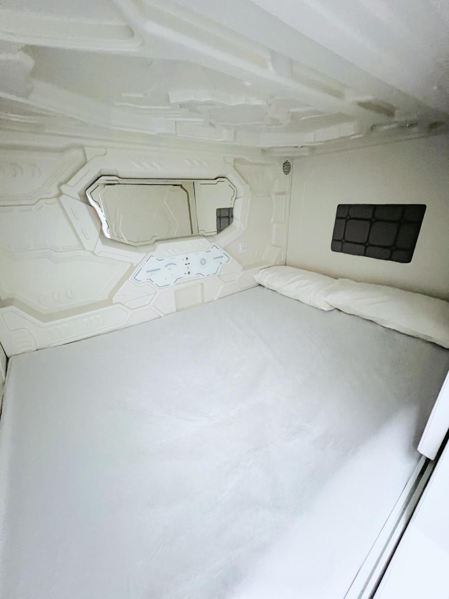 מדריד Hostel Space Capsule מראה חיצוני תמונה