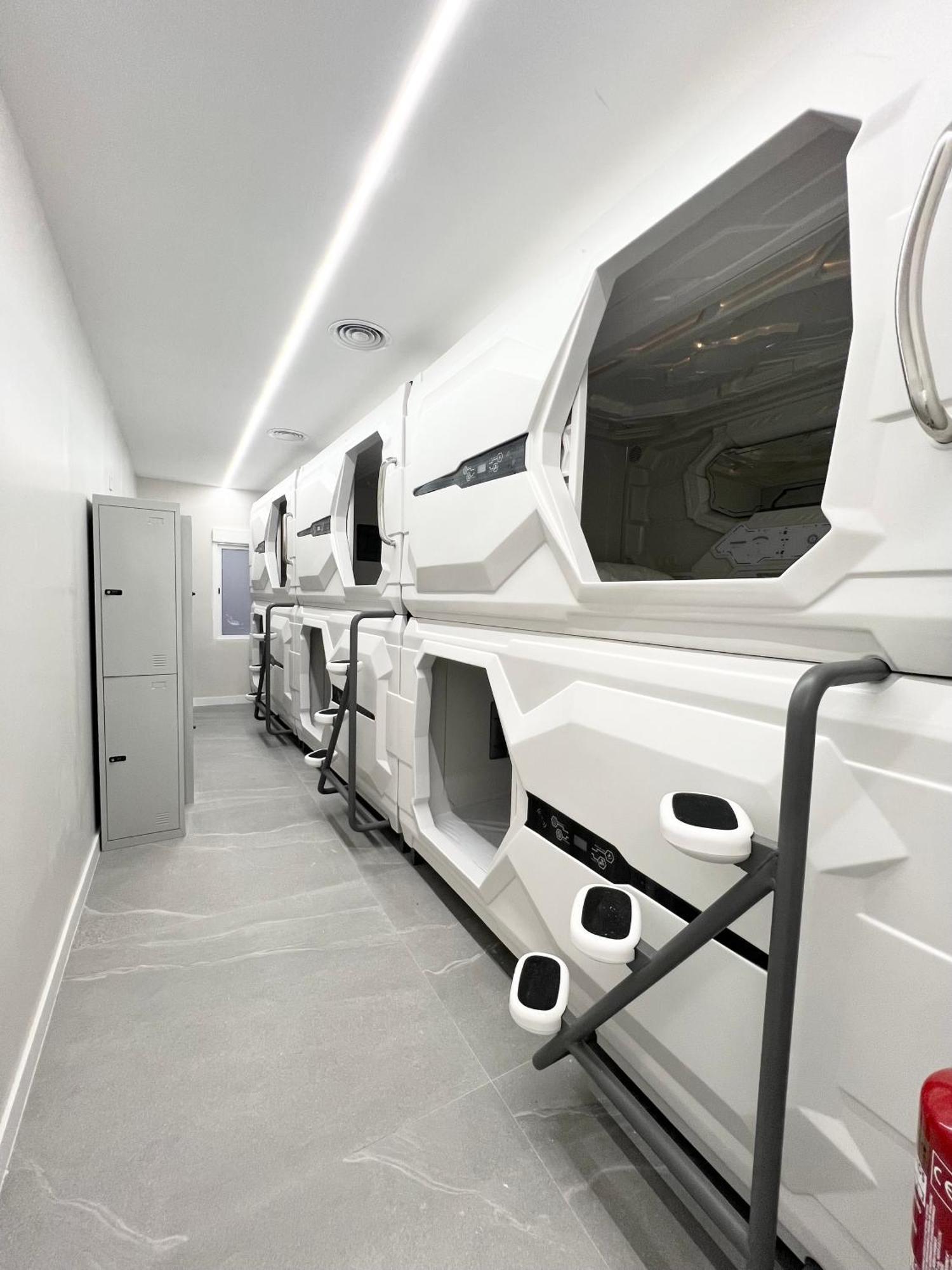 מדריד Hostel Space Capsule מראה חיצוני תמונה