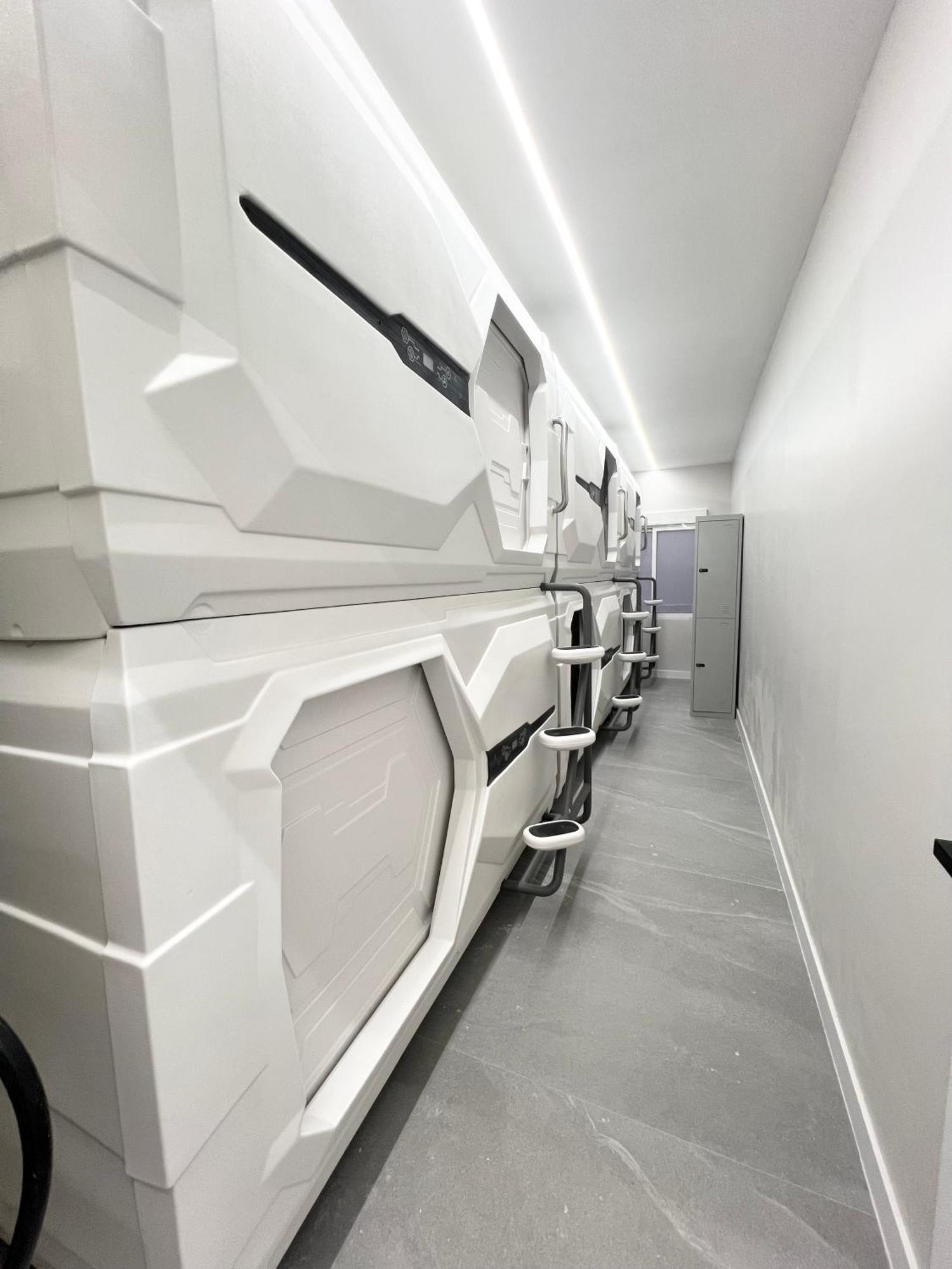 מדריד Hostel Space Capsule מראה חיצוני תמונה