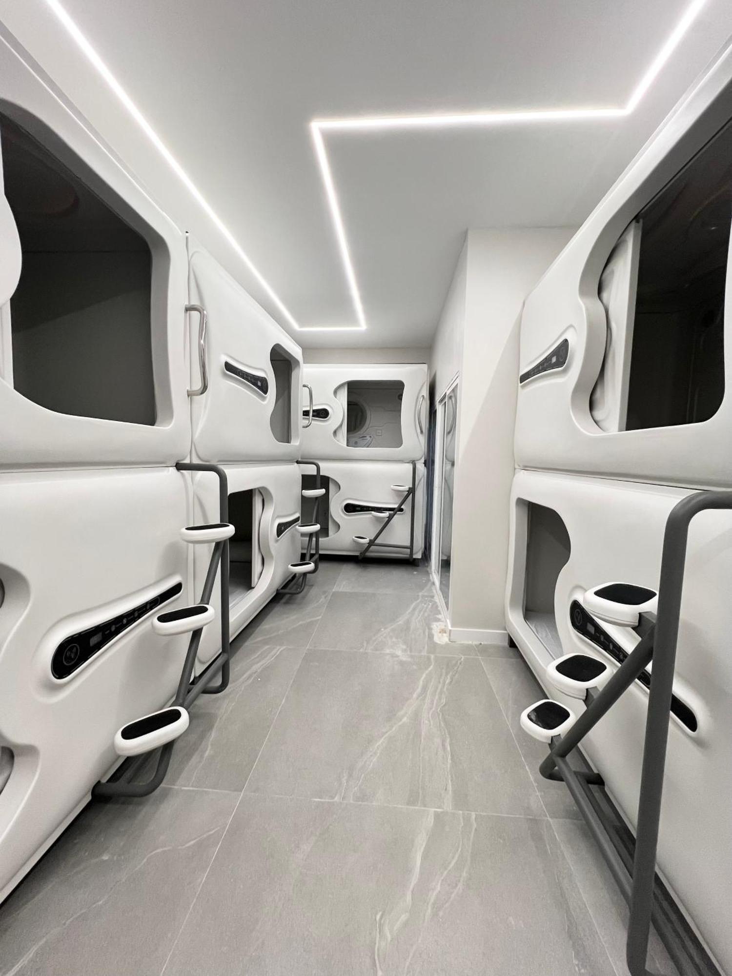 מדריד Hostel Space Capsule מראה חיצוני תמונה