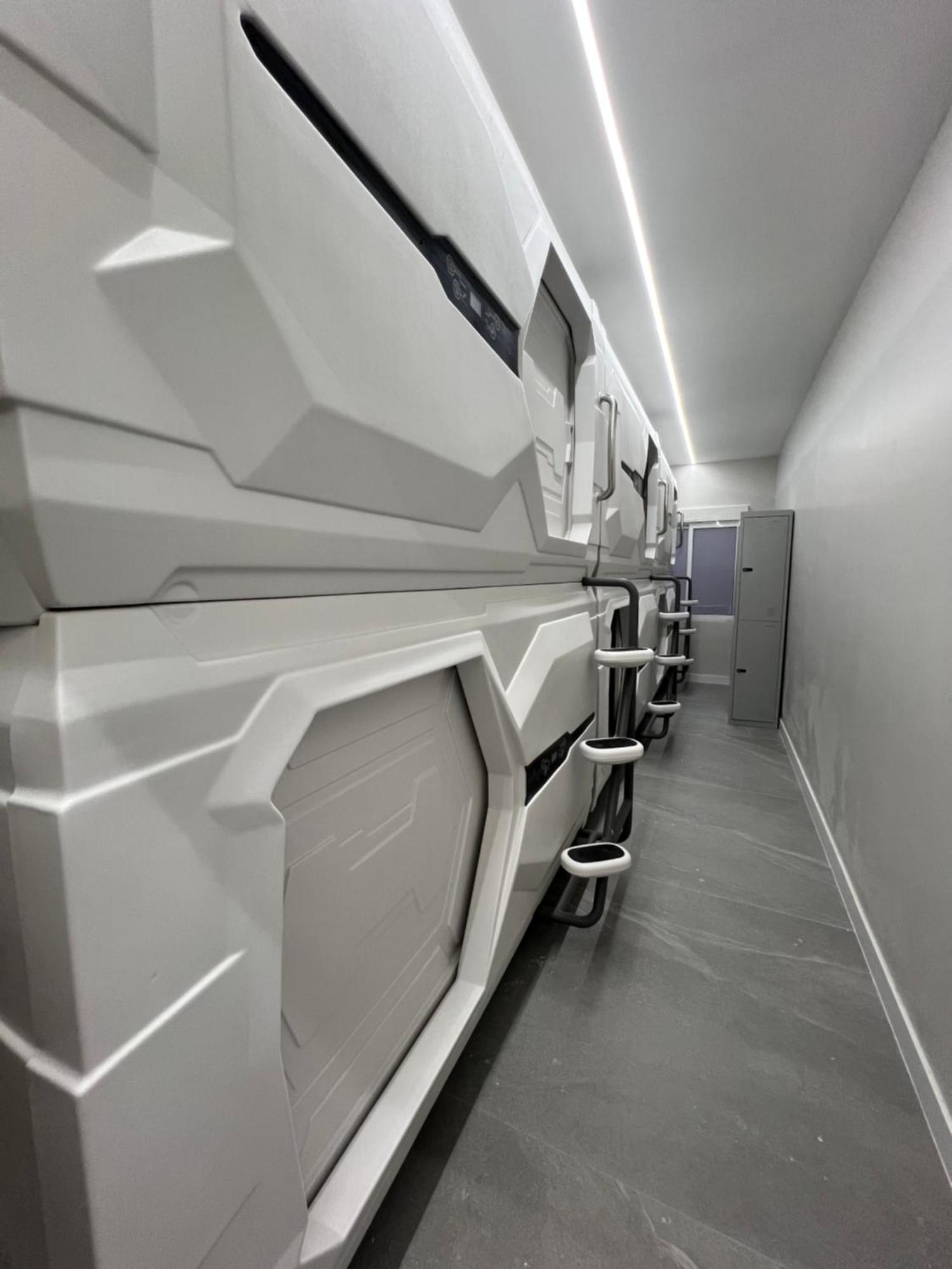 מדריד Hostel Space Capsule מראה חיצוני תמונה