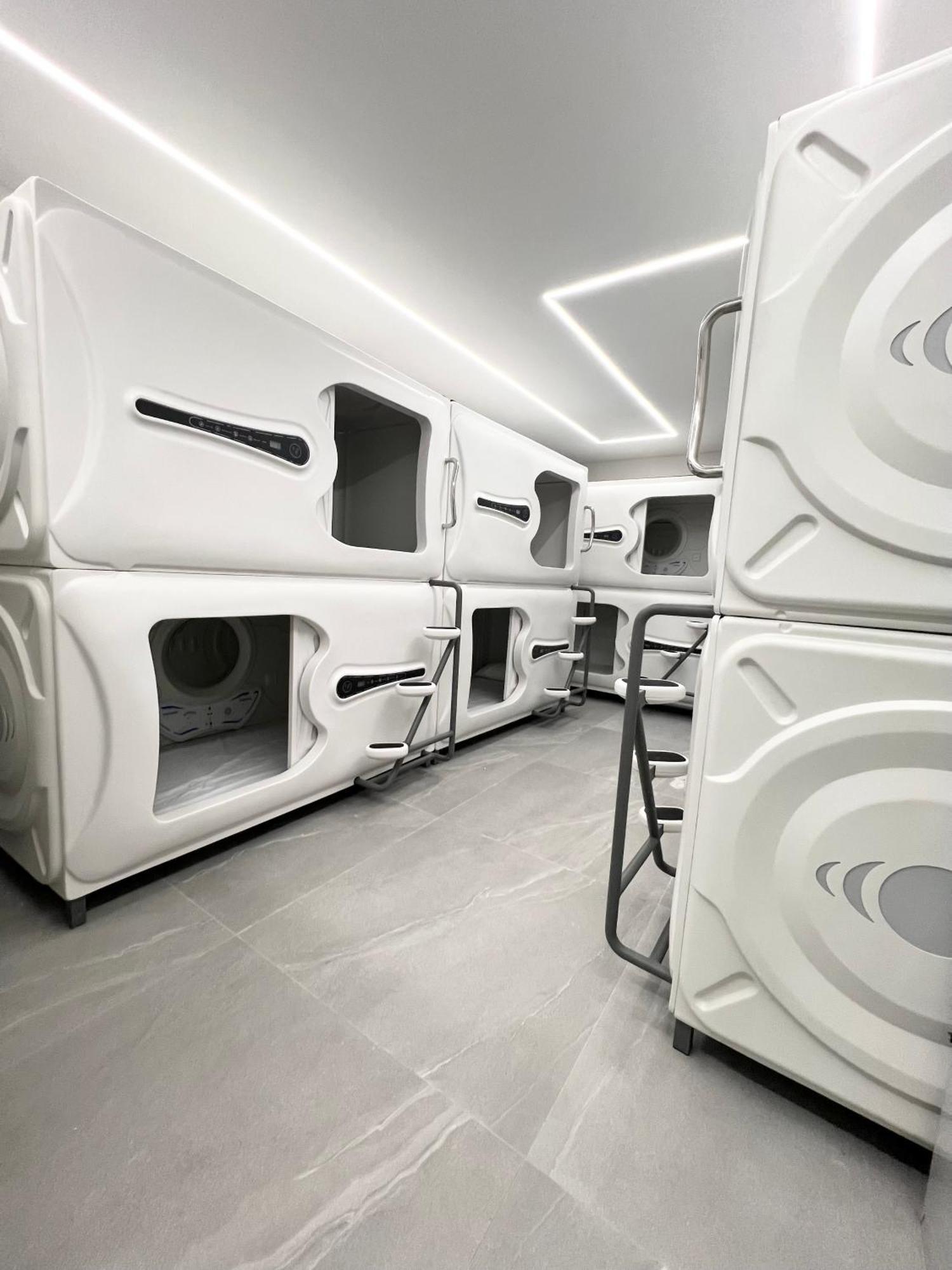 מדריד Hostel Space Capsule מראה חיצוני תמונה