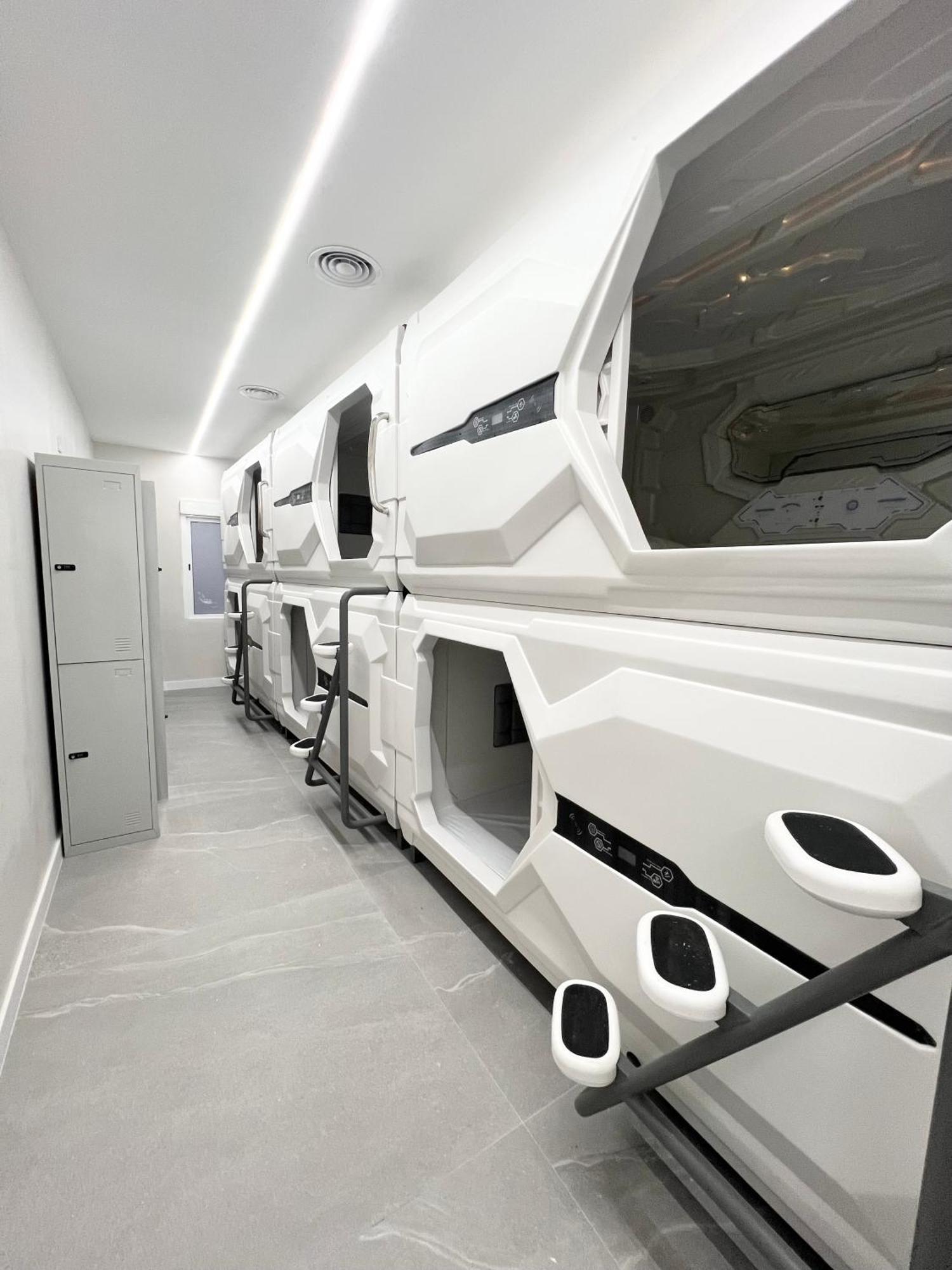 מדריד Hostel Space Capsule מראה חיצוני תמונה
