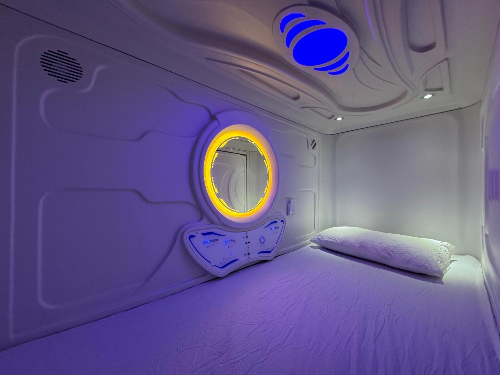 מדריד Hostel Space Capsule מראה חיצוני תמונה