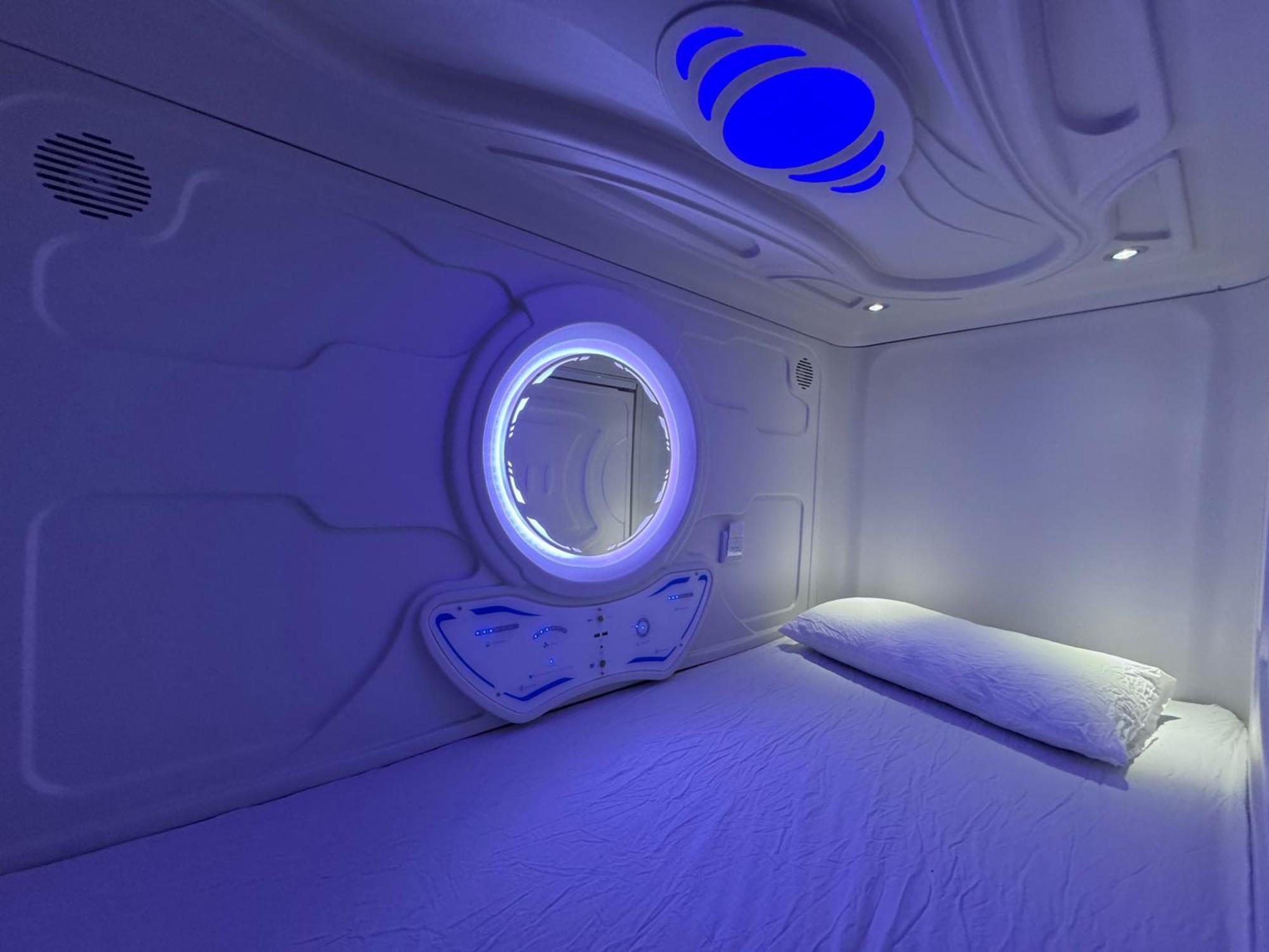 מדריד Hostel Space Capsule מראה חיצוני תמונה