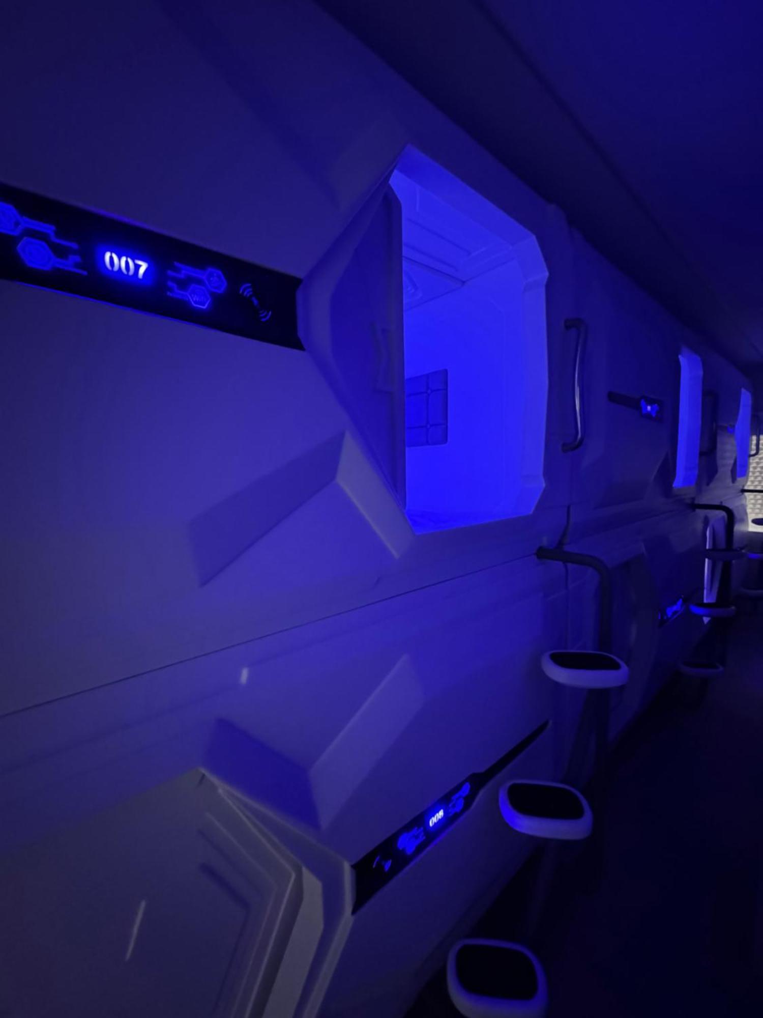 מדריד Hostel Space Capsule מראה חיצוני תמונה