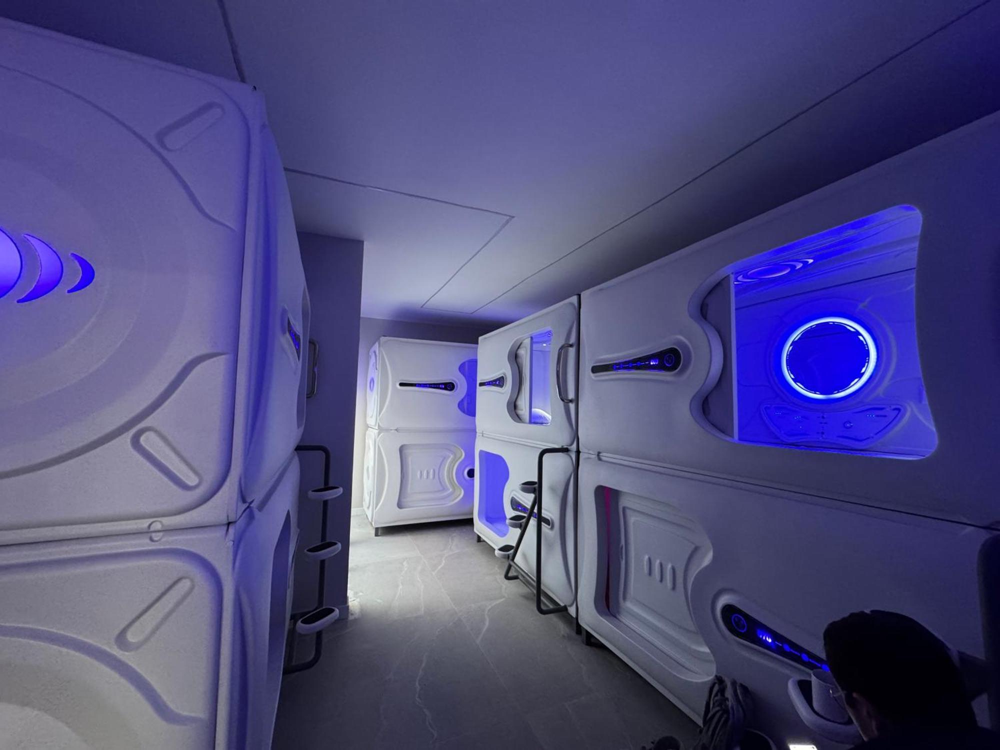 מדריד Hostel Space Capsule מראה חיצוני תמונה